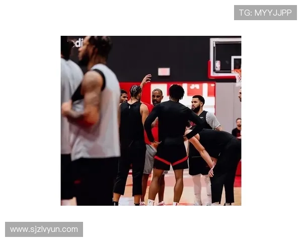 奥科吉接申京传球命中火箭生涯首个三分精彩瞬间